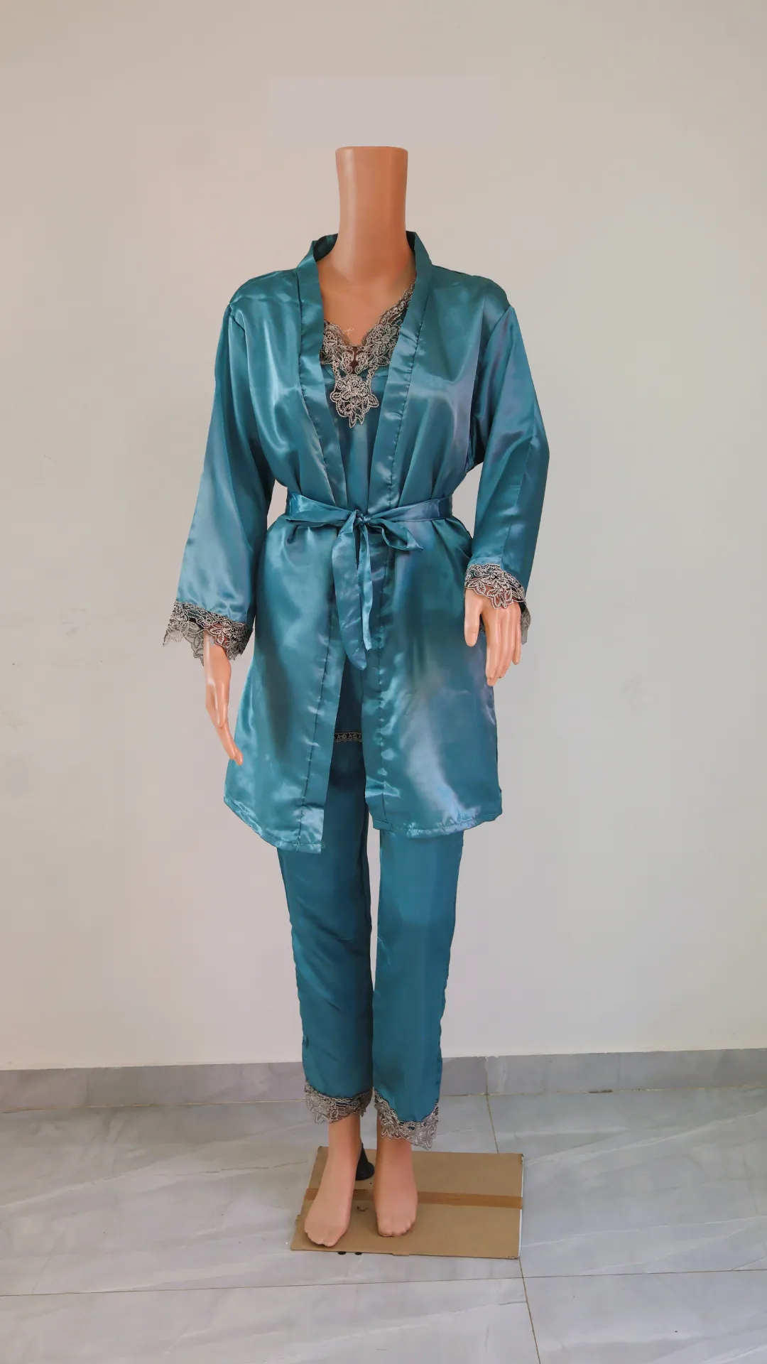 10062 - Silk Sleepwear Collection: 5-Piece Nightgown, Robe, Cami & Shorts Pajama Set for Women