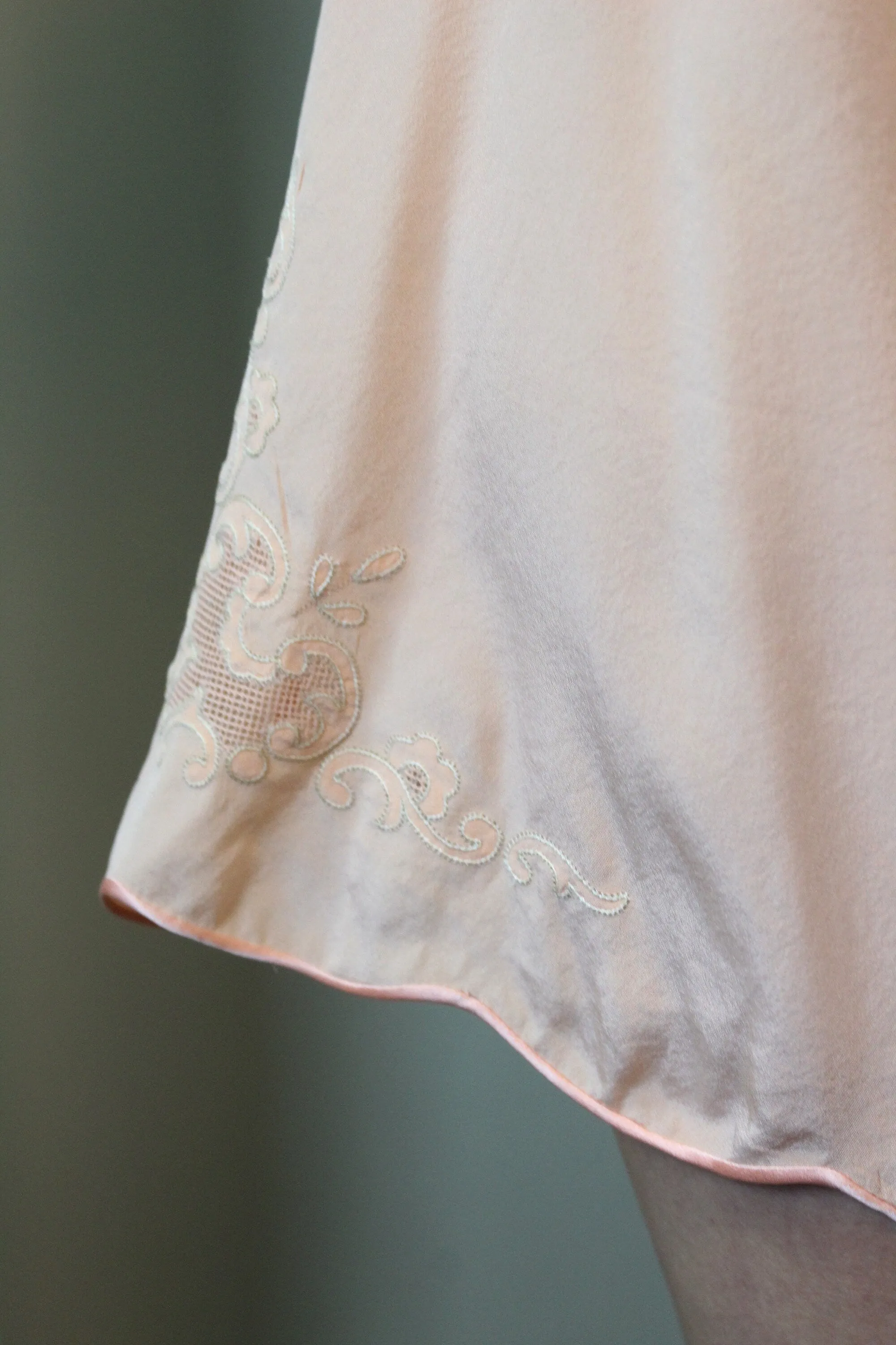 1930s PEACH silk TAP SHORTS scallop hem small | new spring