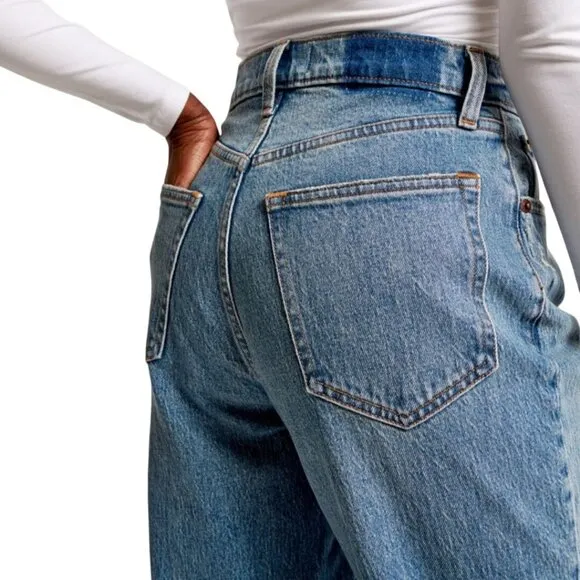 Abercrombie &amp; Fitch The 90's Straight Ultra High Rise Medium Wash Jeans Size 27