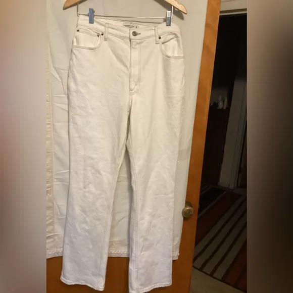 Abercrombie &amp;Fitch Ultra High rise Flare NWT Sz 30/10R