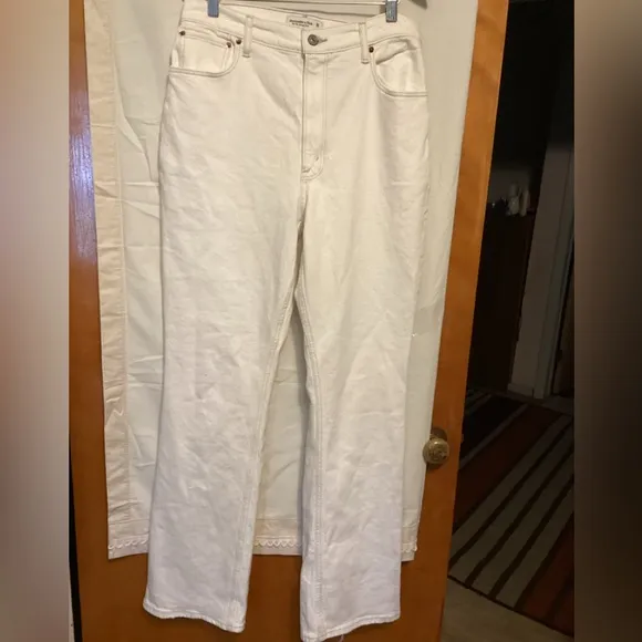 Abercrombie &amp;Fitch Ultra High rise Flare NWT Sz 30/10R