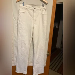 Abercrombie &amp;Fitch Ultra High rise Flare NWT Sz 30/10R