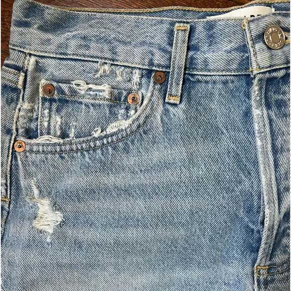 AGOLDE Parker Vintage Frayed Cut-Off Button Fly Light Wash Jean Shorts S…