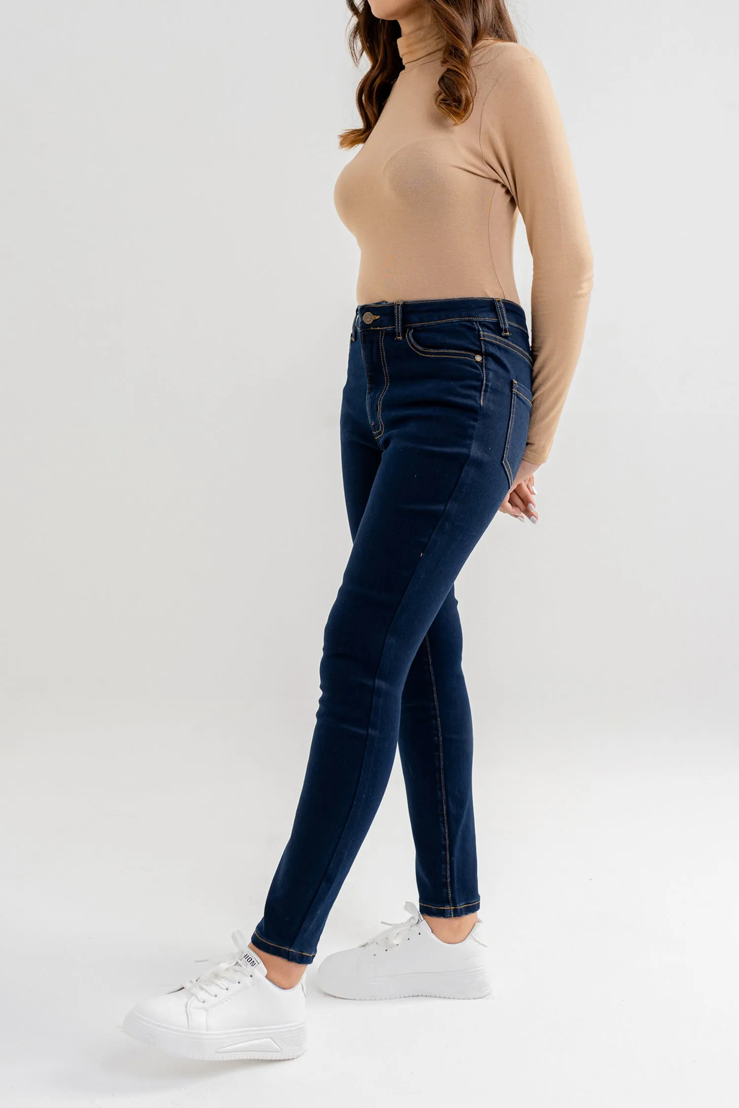 Amyra Basic Fit Jeans