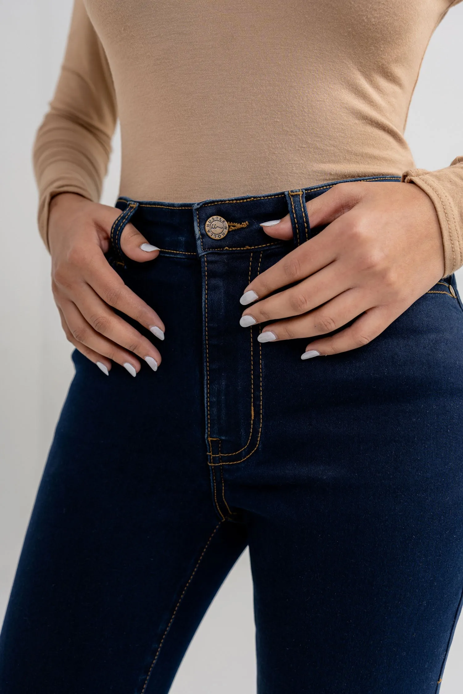 Amyra Basic Fit Jeans