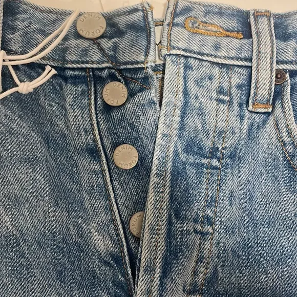 Aritizia NWT Loose Long Shorts