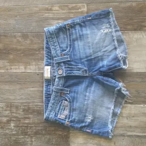 BIG STAR denim cut-off frayed distressed denim jean shorts sz 27 The Buckle EUC