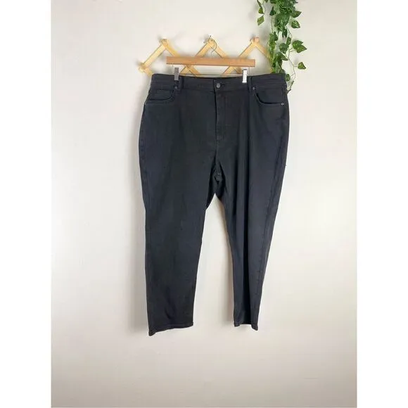 ELIZABETH AND JAMES | The Vintage Straight Black High Rise Jeans Q530