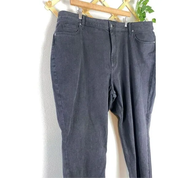 ELIZABETH AND JAMES | The Vintage Straight Black High Rise Jeans Q530