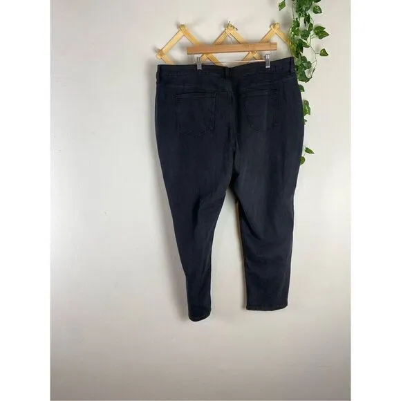 ELIZABETH AND JAMES | The Vintage Straight Black High Rise Jeans Q530