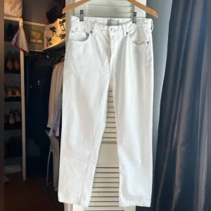 Everlane The 90s Cheeky Jean in White - Limited Edition