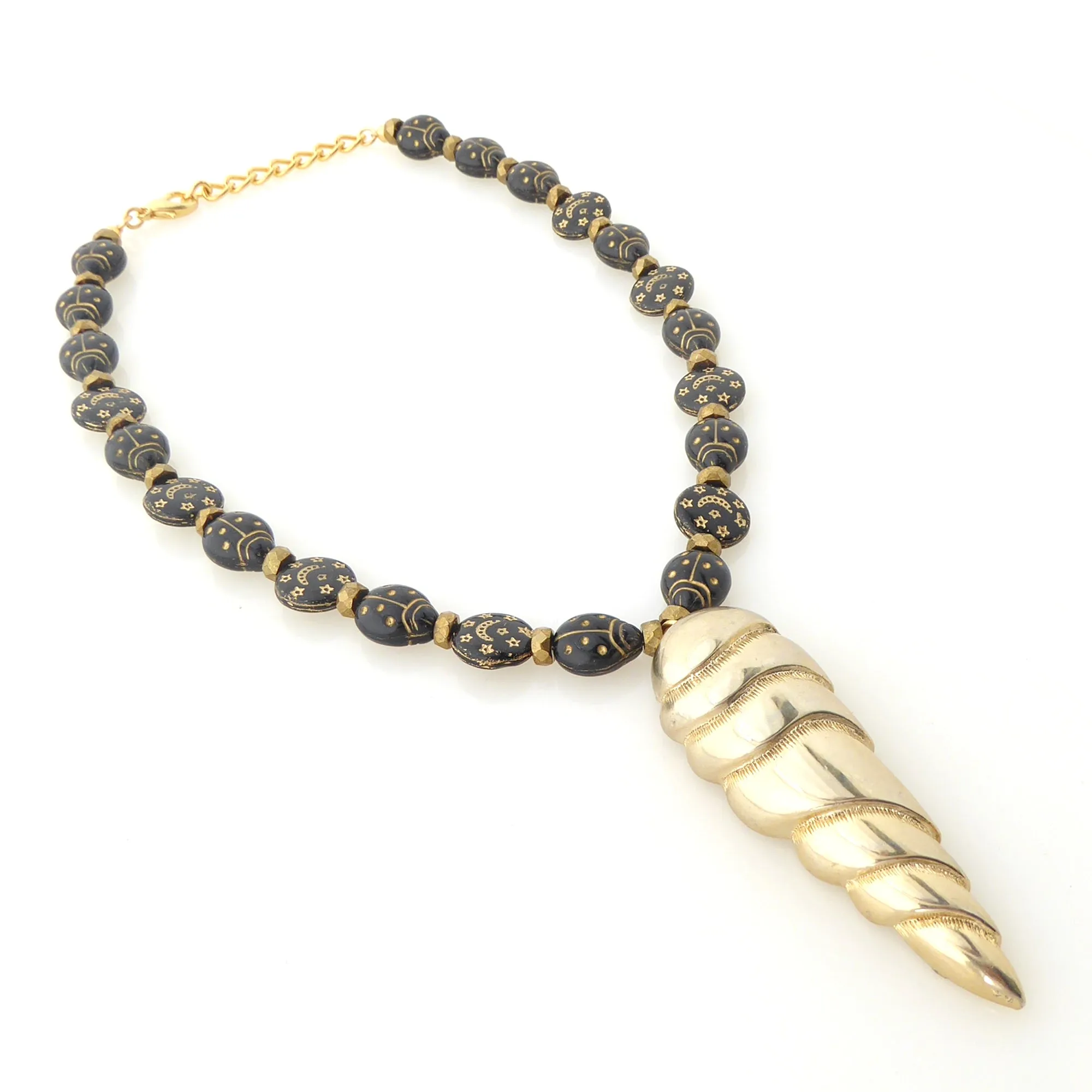 Golden spearhead necklace