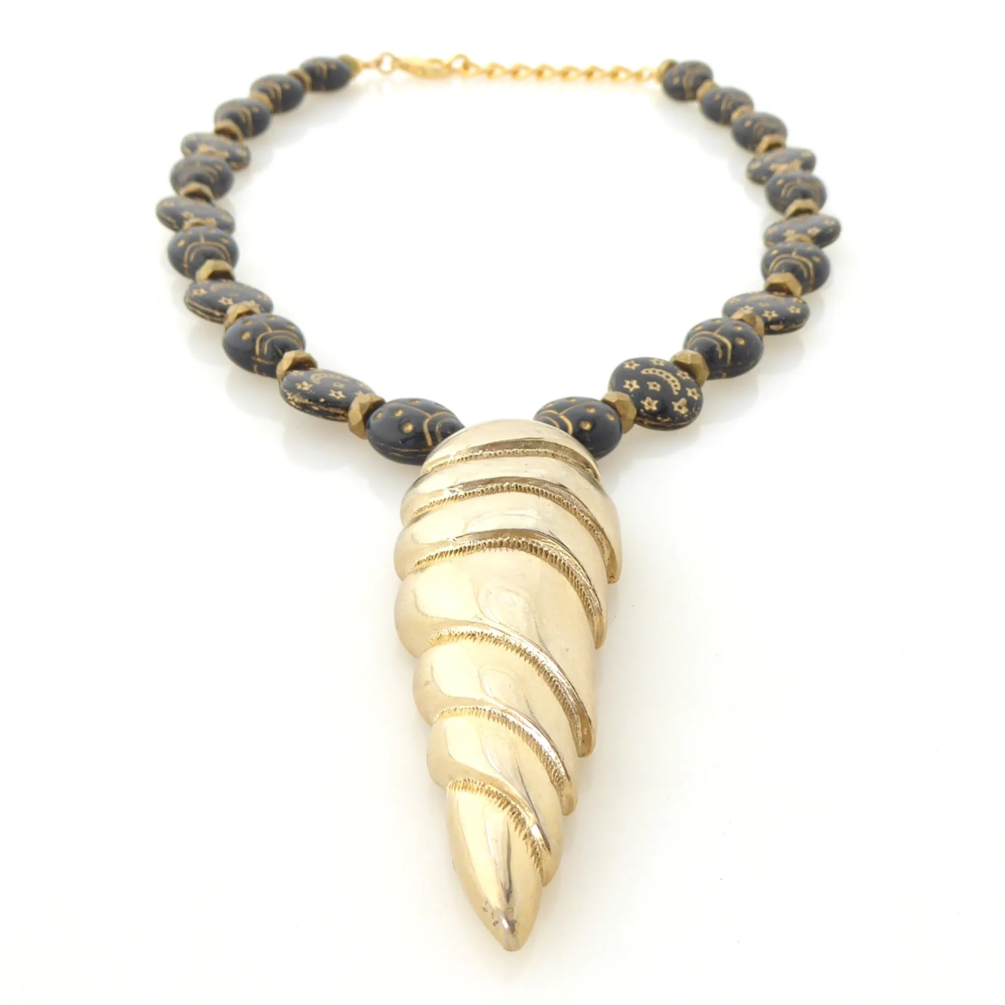 Golden spearhead necklace