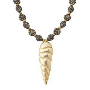 Golden spearhead necklace
