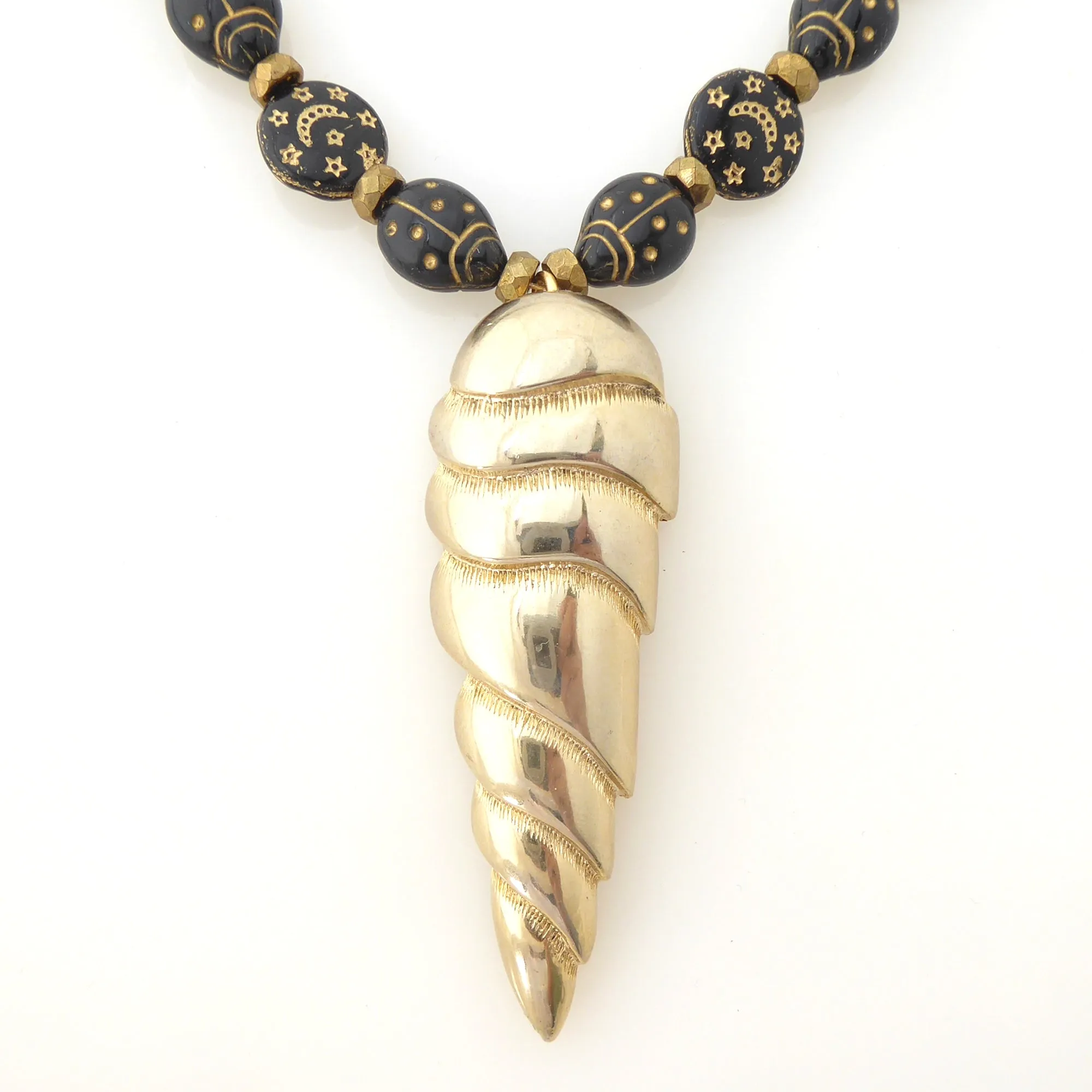 Golden spearhead necklace