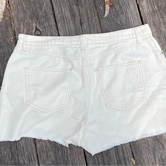 House of Harlow High Rise Mom Short Cream Raw Hem Shorts Women’s Size 30