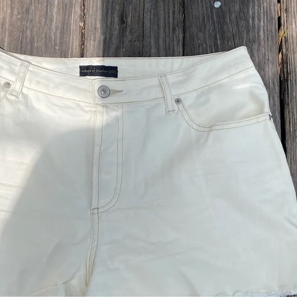 House of Harlow High Rise Mom Short Cream Raw Hem Shorts Women’s Size 30