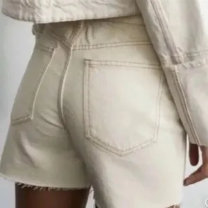 House of Harlow High Rise Mom Short Cream Raw Hem Shorts Women’s Size 30