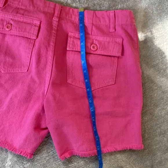 Le Superbe Beach Crawler Cut Off Short in Pink. Size 8