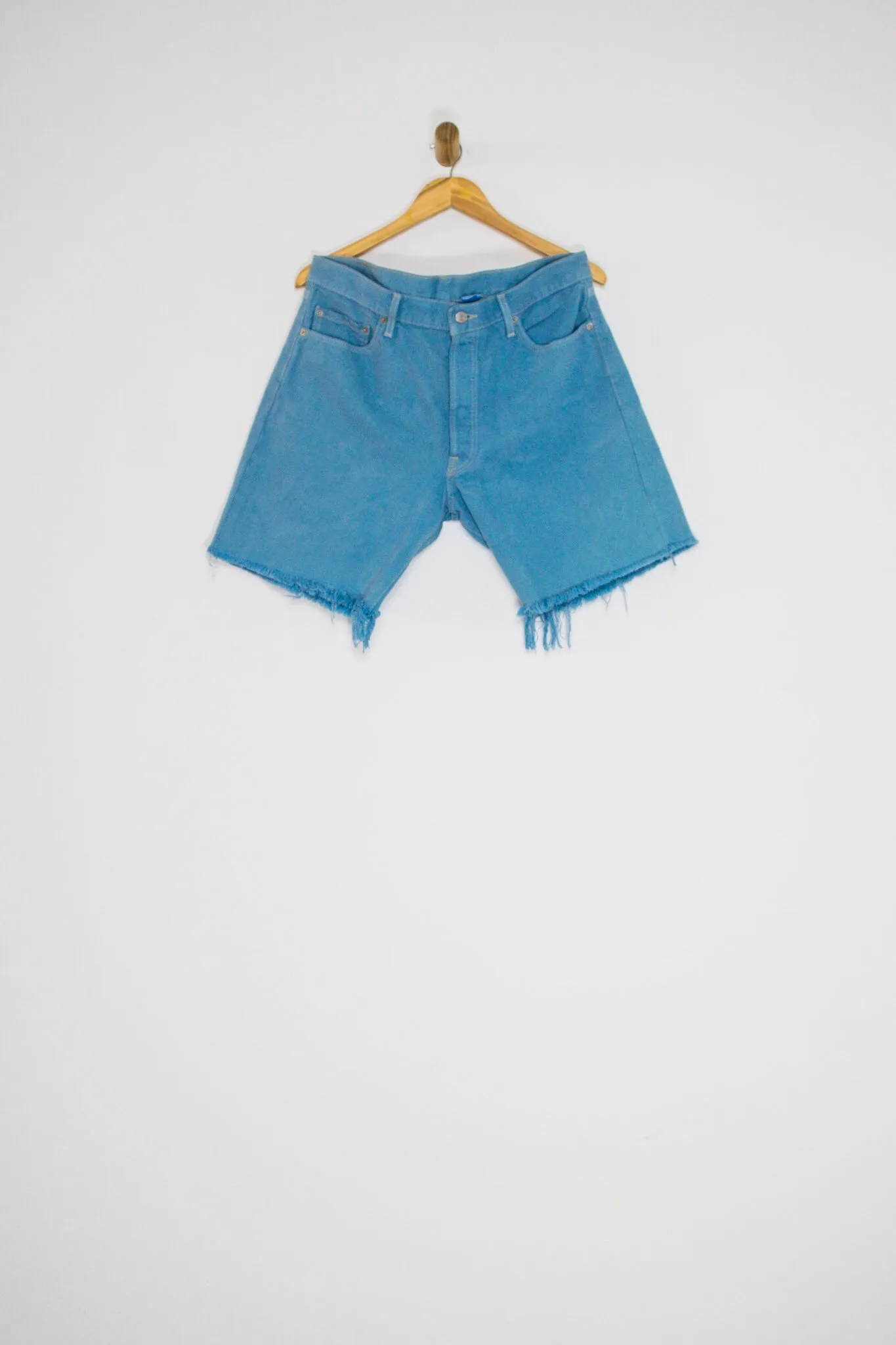 LEVI’S 501 CUT OFF SHORTS / 34