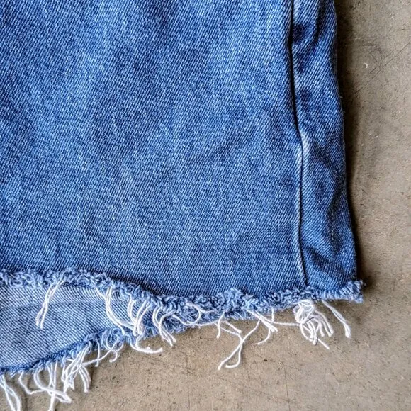Levi's 550 Dark Blue Denim Frayed Cut-Off Jean Shorts size 31