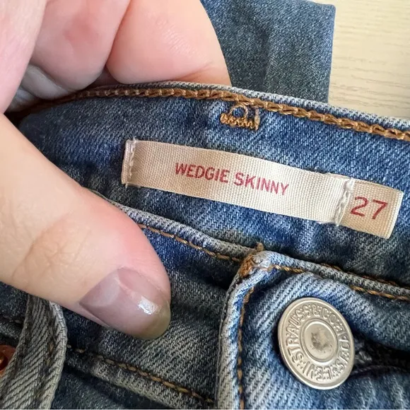 Levi’s | Button Fly Distressed Wedgie Skinny Jeans