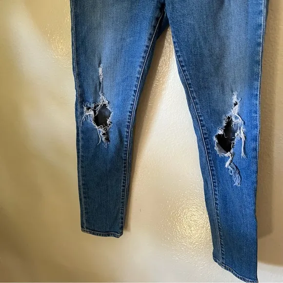 Levi’s | Button Fly Distressed Wedgie Skinny Jeans