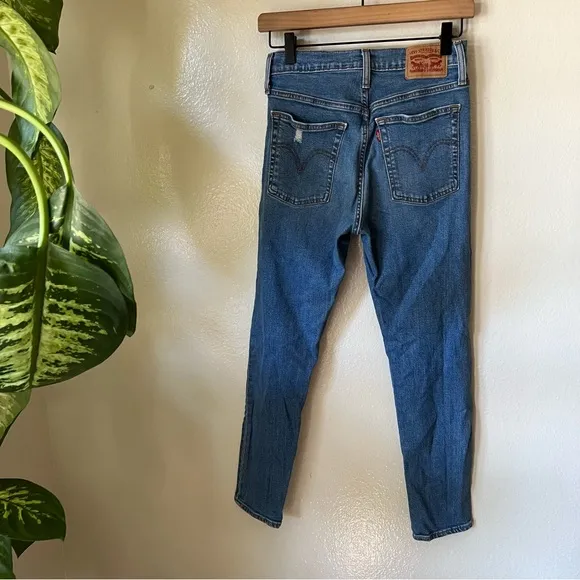 Levi’s | Button Fly Distressed Wedgie Skinny Jeans