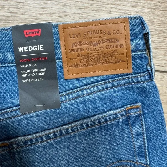 Levi’s WEDGIE ICON FIT ANKLE WOMEN'S JEANS Size 28 NWT