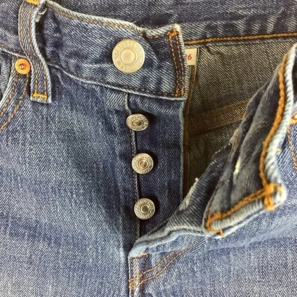 LEVI’S WEDGIE WHITE OAK CONE VINTAGE STYLE JEANS SHORTS