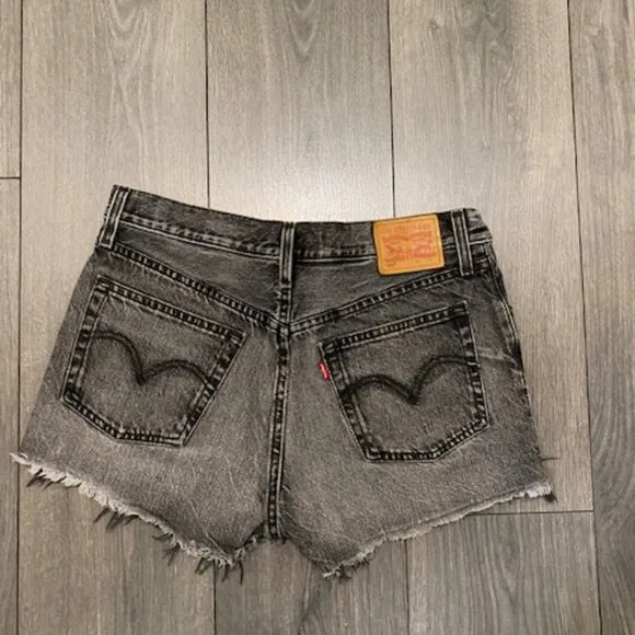 Levi's Women's 501 Faded Black Distressed Jean Cut Offs Size 28