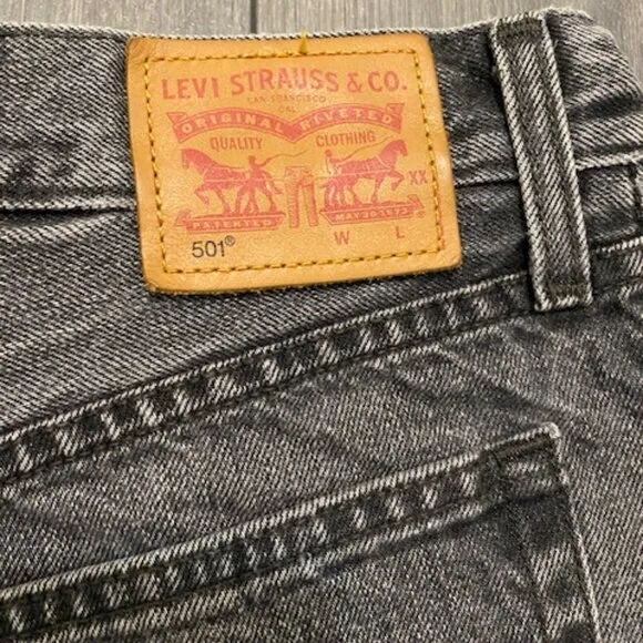 Levi's Women's 501 Faded Black Distressed Jean Cut Offs Size 28