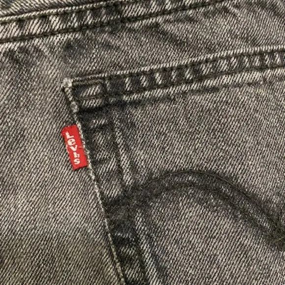 Levi's Women's 501 Faded Black Distressed Jean Cut Offs Size 28