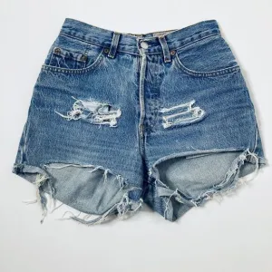 LEVIS Womens Vintage 901 High Rise Mom Denim Shorts size W26 Destroyed Cut Off