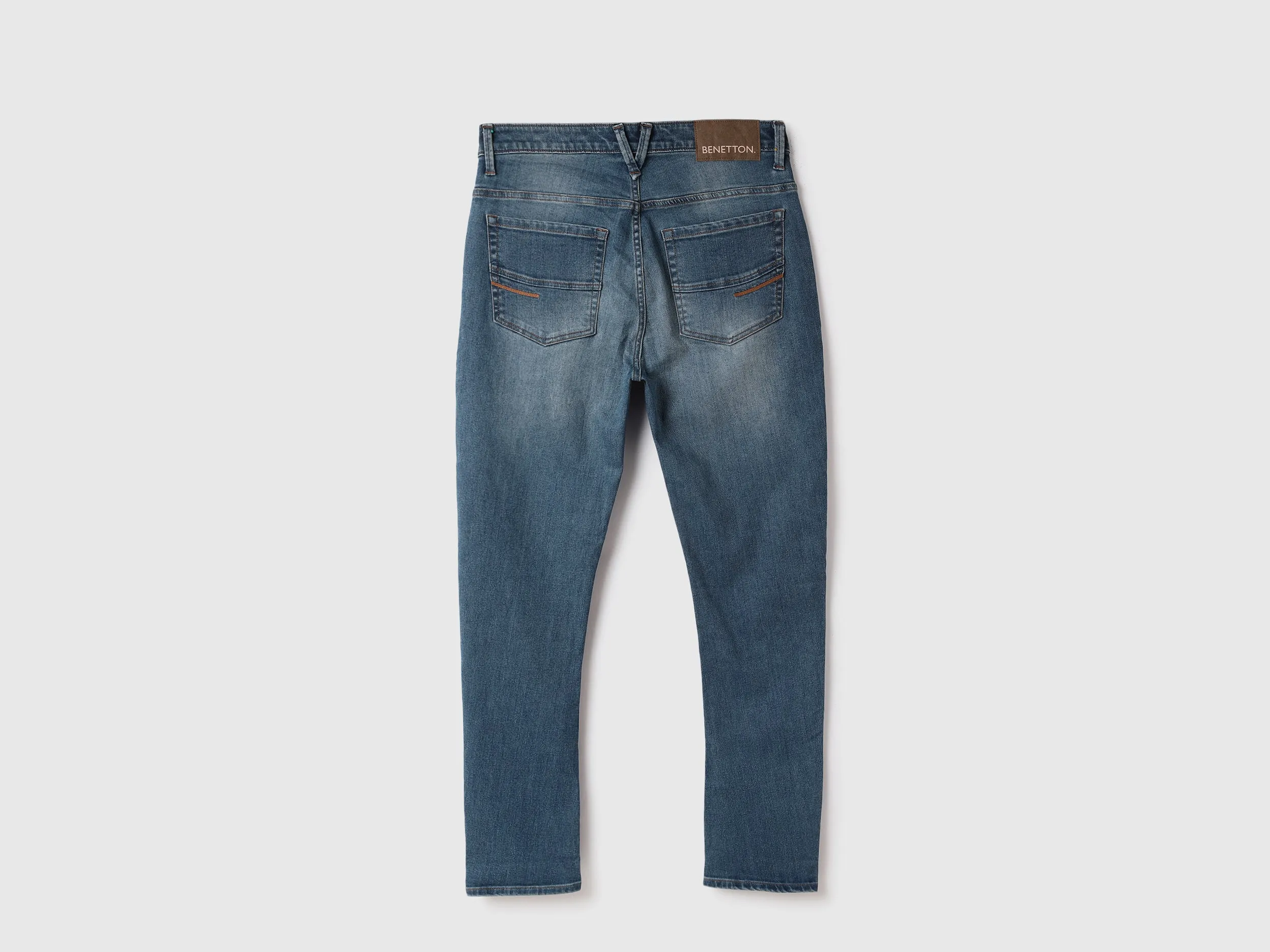 Men Solid Carrot Fit Jeans