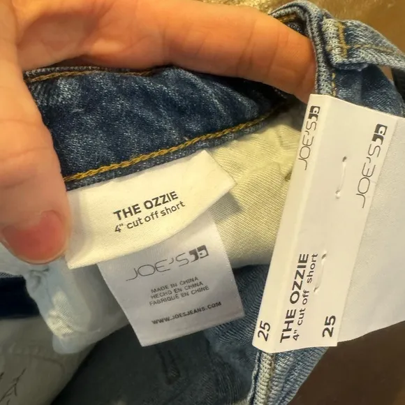 NWT !! Joes Jeans cut off shorts. Ozzie. NWT !!! Sz 25 -4 inch inseam