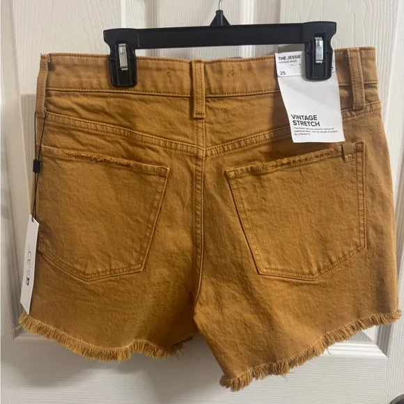 NWT JOE’S The Jessie Relaxed Short W Fray Hem Vintage Stretch in Almond