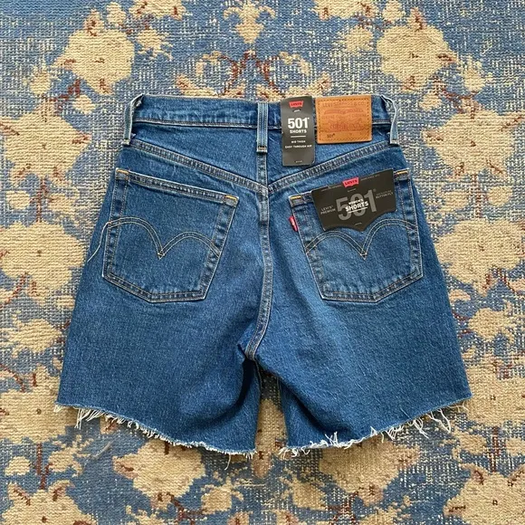 NWT Levi's 501 Mid Thigh Jean Shorts in Charleston Picks 24