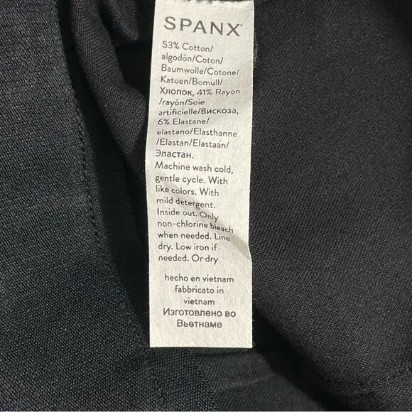 NWT Spanx On-the-Go Shorts Polished Pull On Stretch 6&quot; in Classic Black Size S
