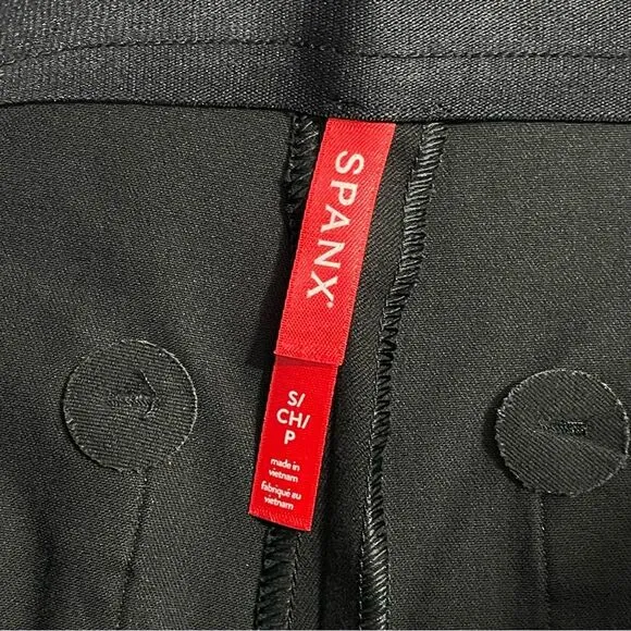NWT Spanx On-the-Go Shorts Polished Pull On Stretch 6&quot; in Classic Black Size S