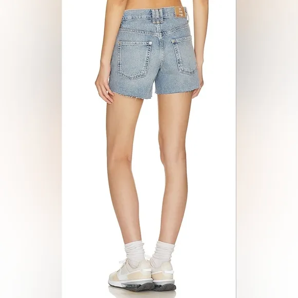 NWT WE THE FREE PEOPLE IVY MID RISE SHORT size 25