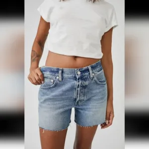 NWT WE THE FREE PEOPLE IVY MID RISE SHORT size 25