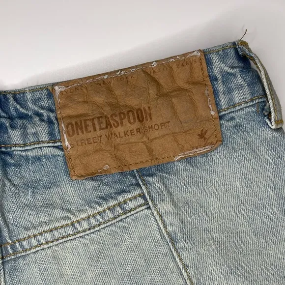 One teaspoon- Kansas Denim Wash High Waist 80’s style Jean Shorts size 24