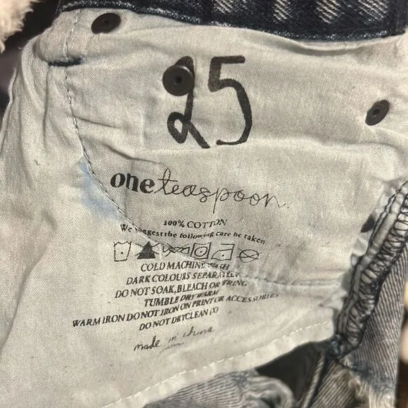 ✨One Teaspoon Orlando ZZ’s Cutoff Sz 25 Shorts✨