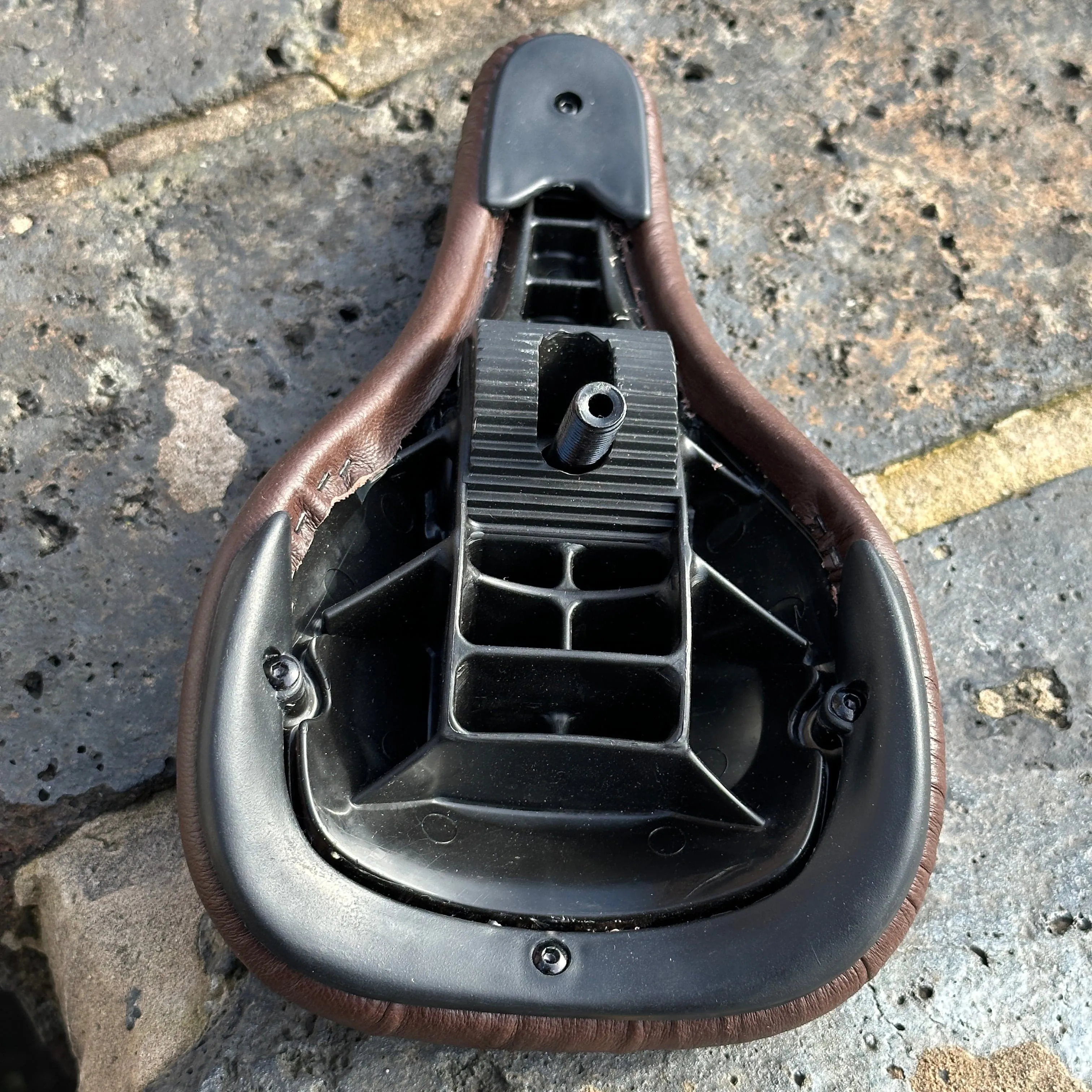S&M Bikes Slim Pivotal Seat Brown Synthetic Leather