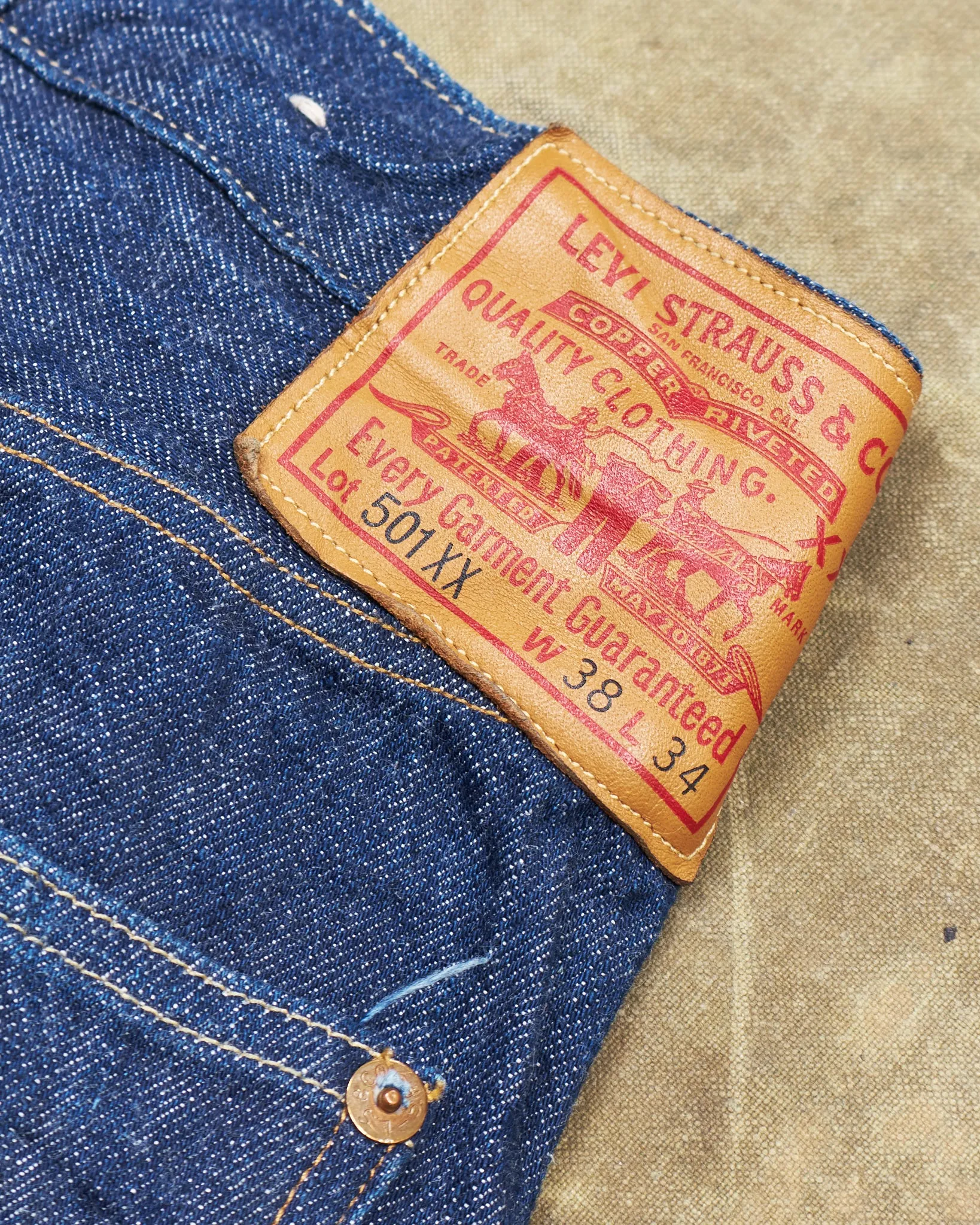 Second Hand Levi's Vintage Clothing Made in USA 1915 501XX W 38 / W 34