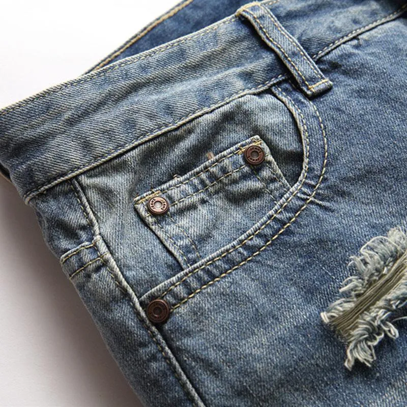 Short droit en denim déchiré et délavé vintage