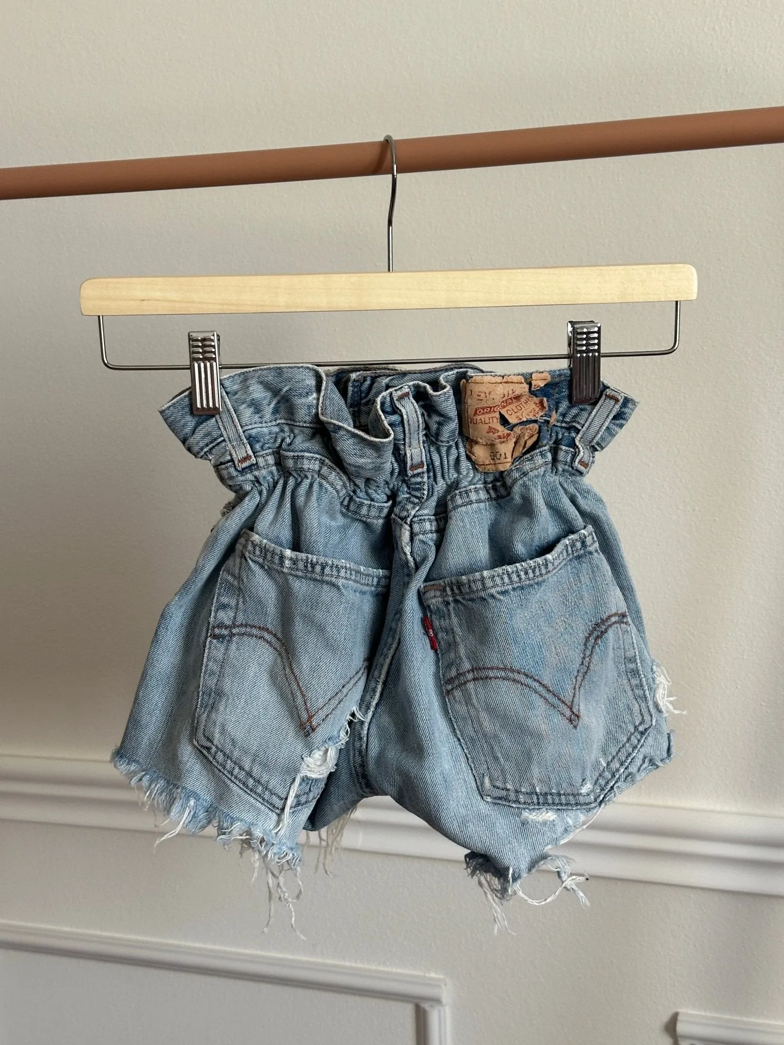 Shorts Levi's Vintage denim sfrangiati a caramella con strappi