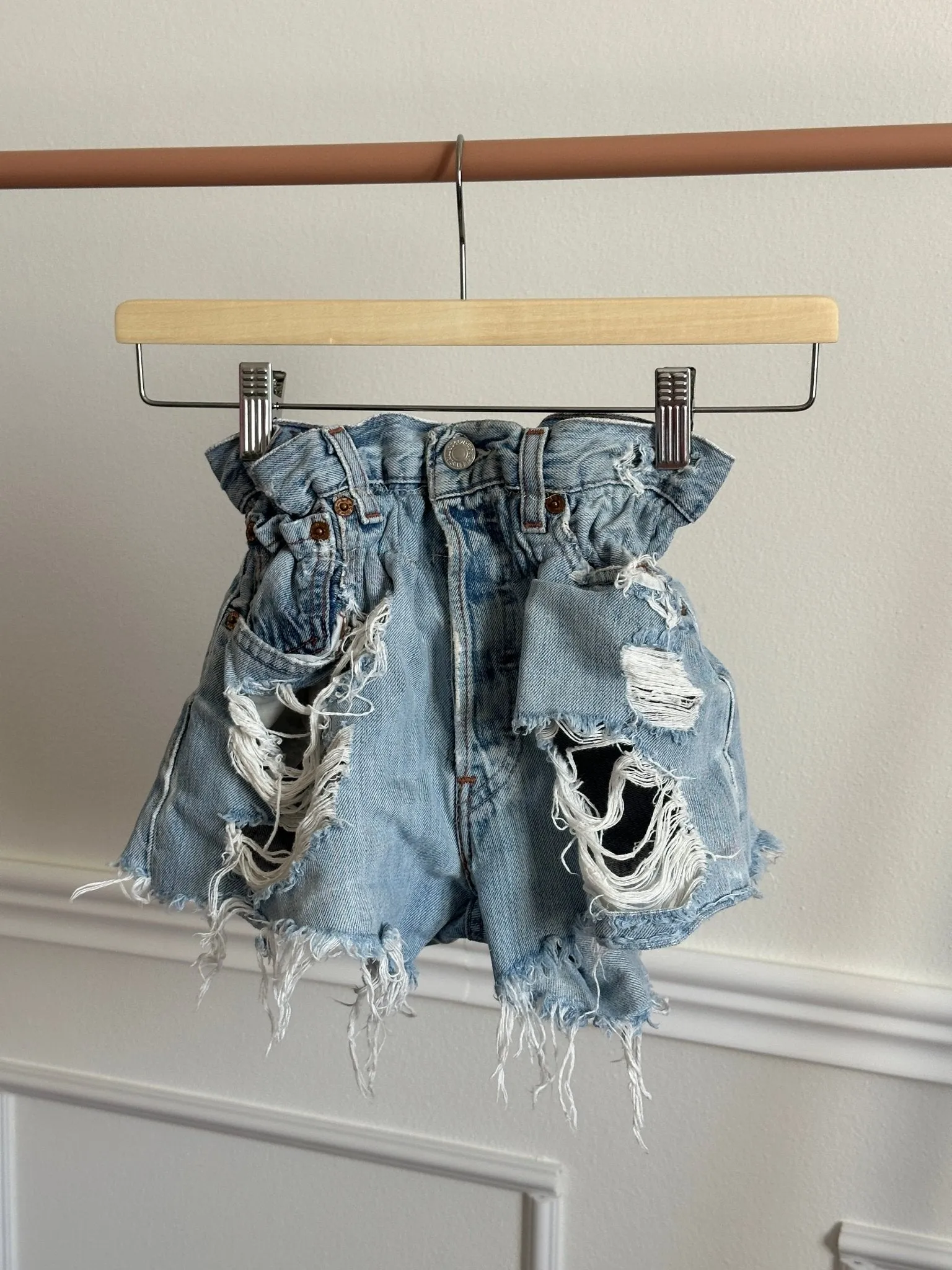 Shorts Levi's Vintage denim sfrangiati a caramella con strappi