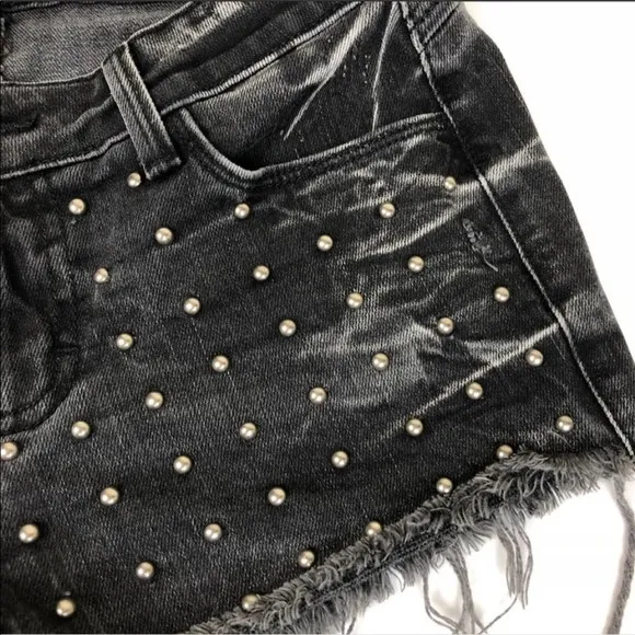 Siwy Alia Cut-off Shorts in Renegade with Studs Size 24